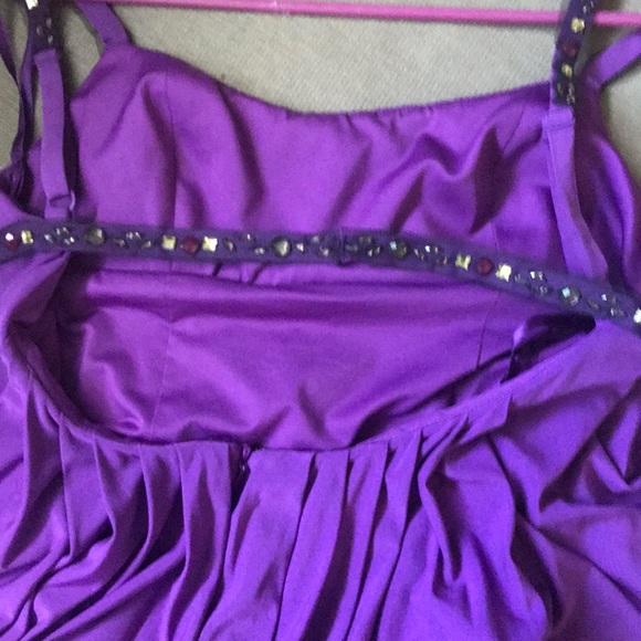 Pretty in purple dress - Picture 4 of 8